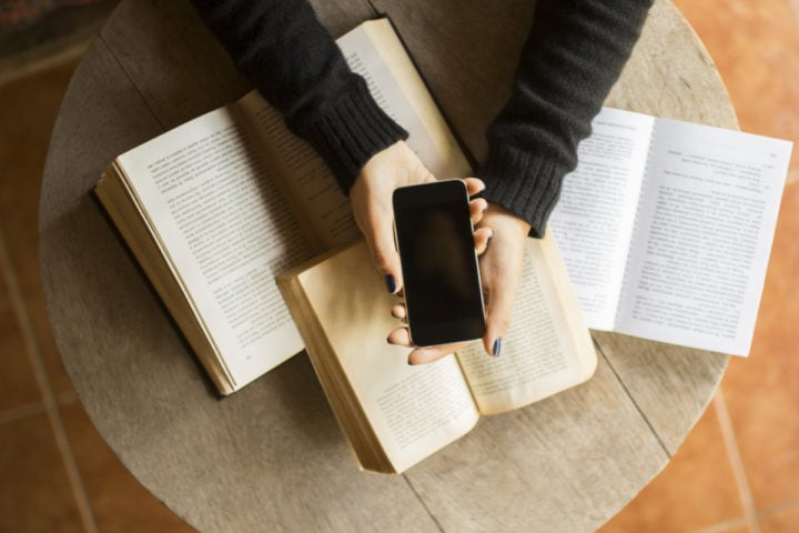 9 aplikací pro čtení knih, které si každý zamiluje