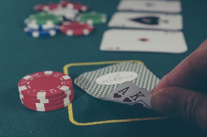 Покер на телефоне — азартный эксперимент
