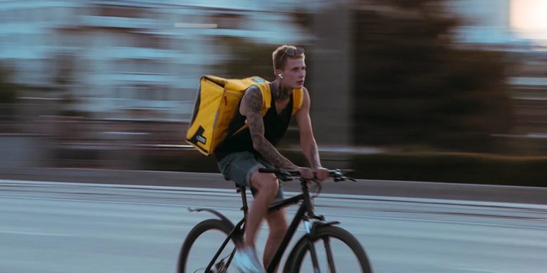 🚴‍♂️ На колёсах и со смартфоном: лучшие приложения для работы курьером